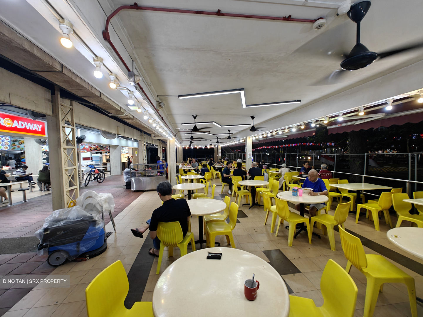 Hougang Avenue 8 (D19), Retail #600370601